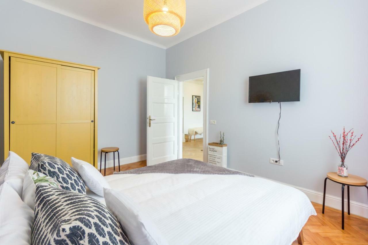 City Chic 3 Bedroom Apartment Cluj-Napoca Ngoại thất bức ảnh