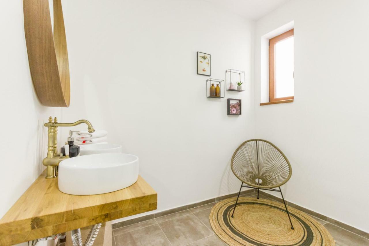 City Chic 3 Bedroom Apartment Cluj-Napoca Ngoại thất bức ảnh