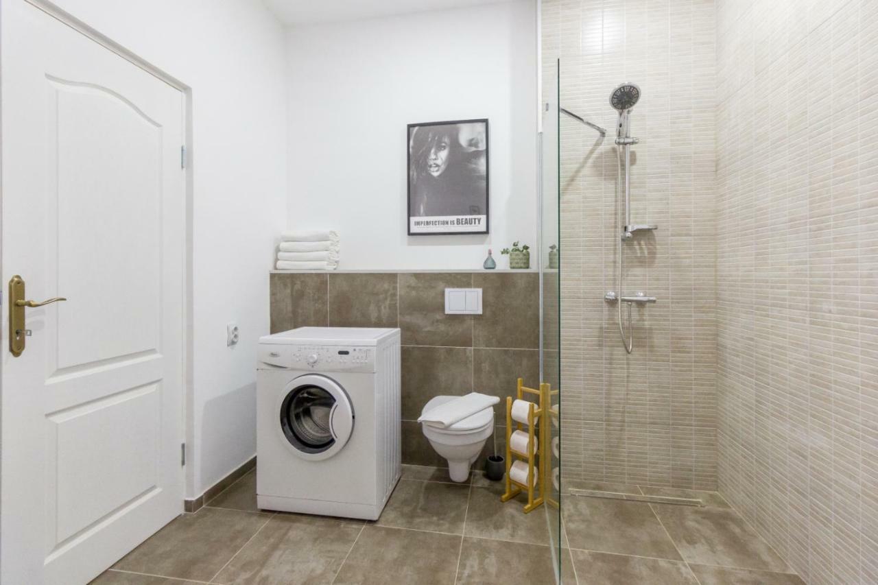 City Chic 3 Bedroom Apartment Cluj-Napoca Ngoại thất bức ảnh