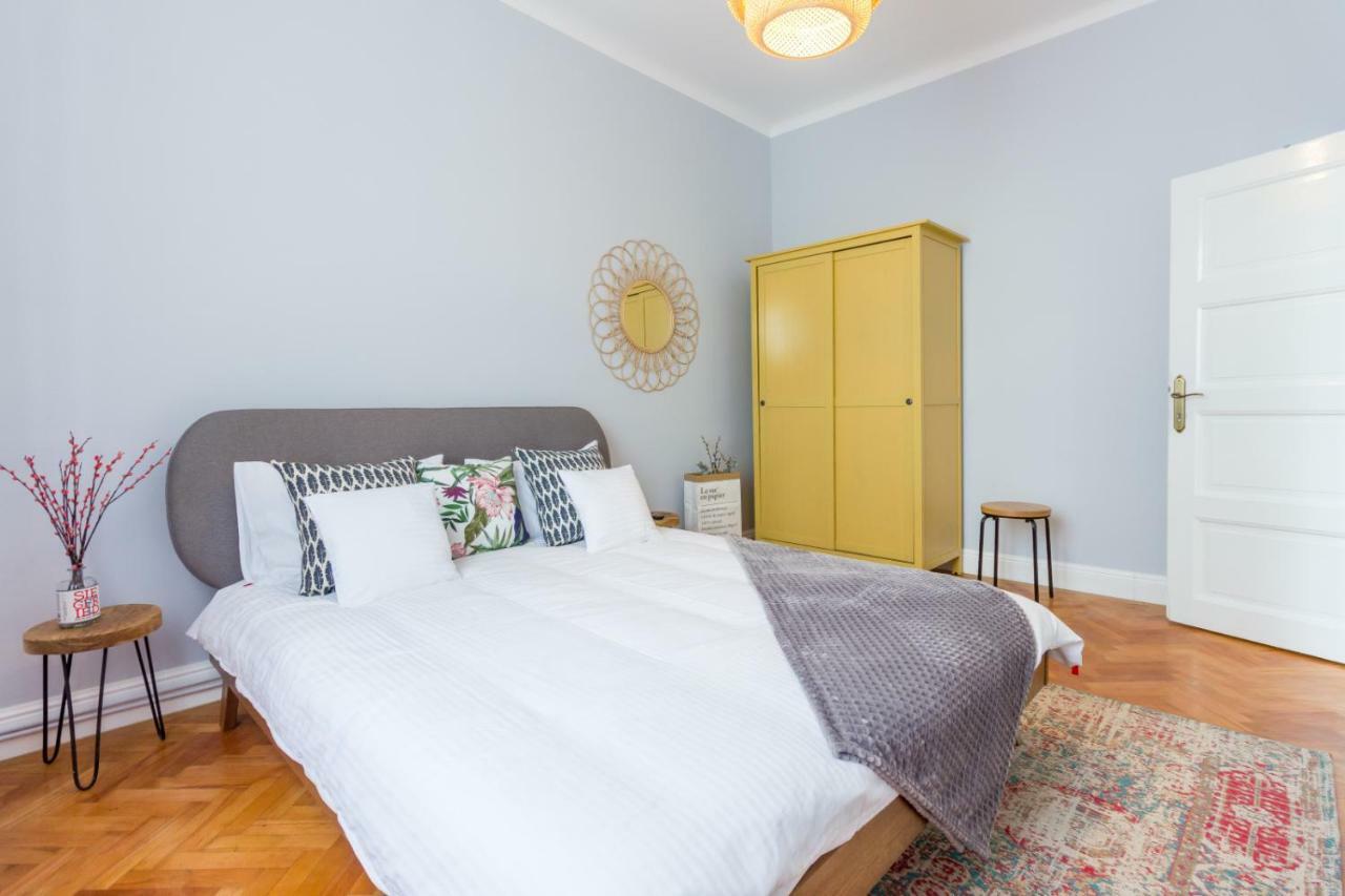City Chic 3 Bedroom Apartment Cluj-Napoca Ngoại thất bức ảnh